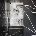 Silestone, Paroi de douche eternal marquina - Cuisines DEBARD